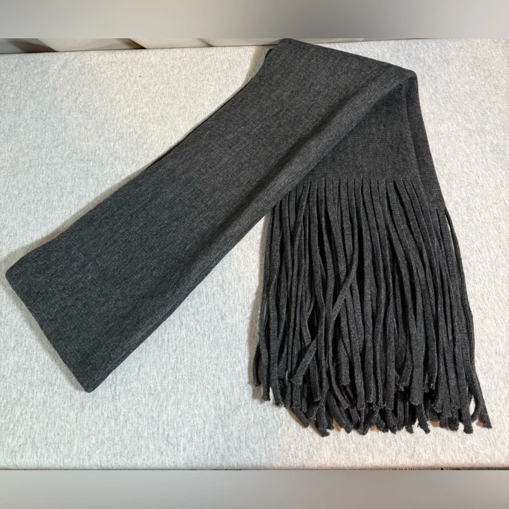 Lucky Brand Charcoal Gray Brushed Knit Scarf 🧣✨‎